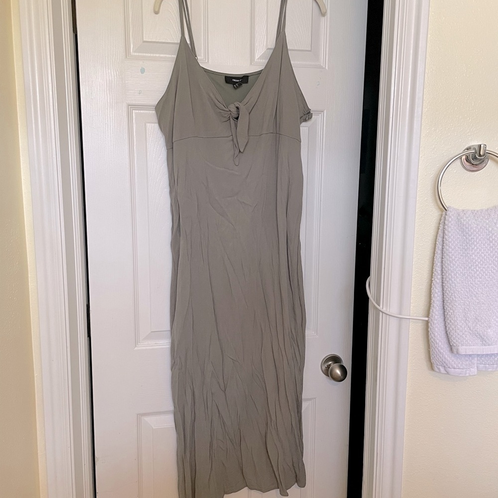 Forever 21 dress side slits keyhole detail!
